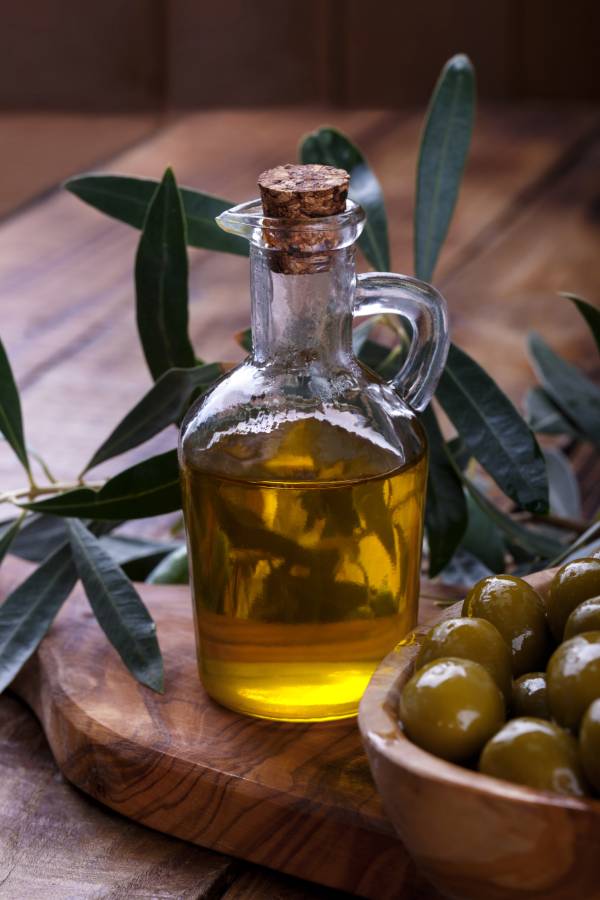 Bol d'olive et huile d'olive extra vierge